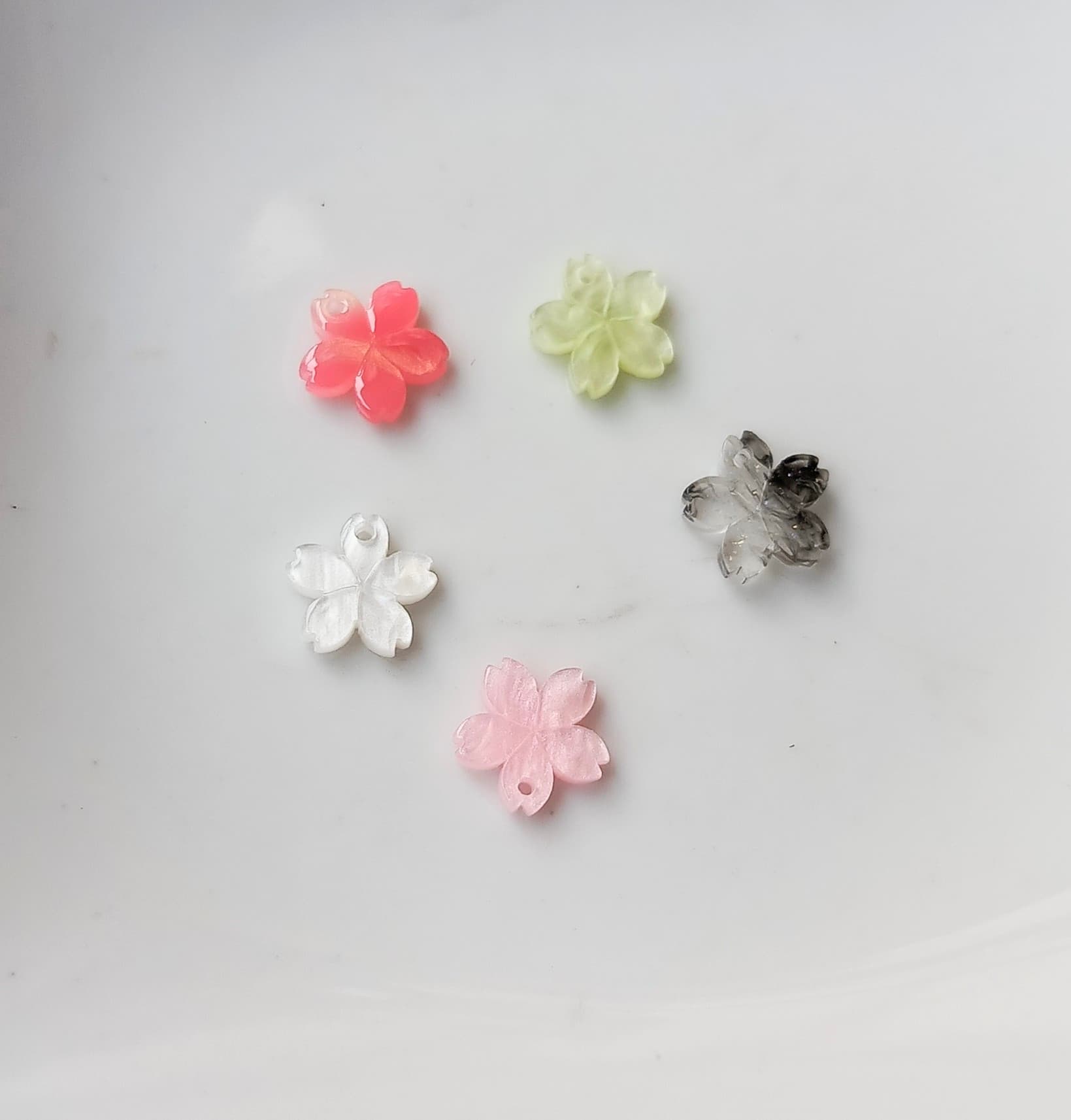 Side hole cherry blossom